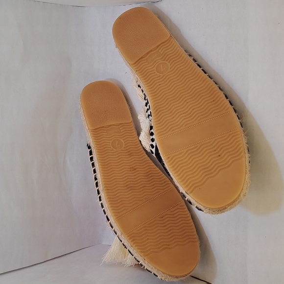 ESPADRILLES - Picture 2 of 4